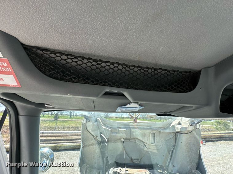 image for item DO0779 2005 International 4300 digger derrick truck