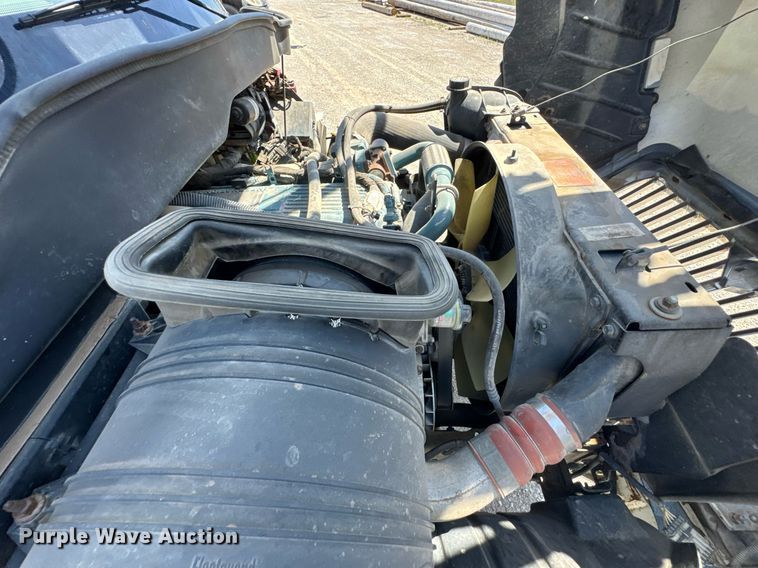 image for item DO0779 2005 International 4300 digger derrick truck