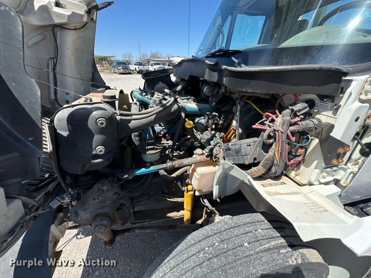 image for item DO0779 2005 International 4300 digger derrick truck