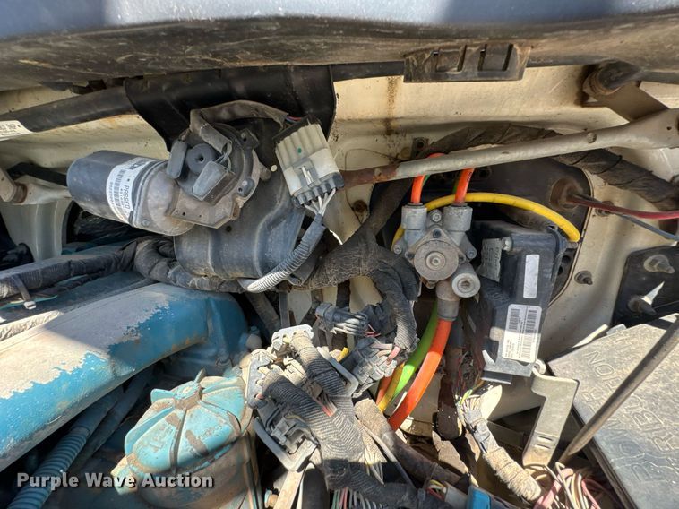 image for item DO0779 2005 International 4300 digger derrick truck