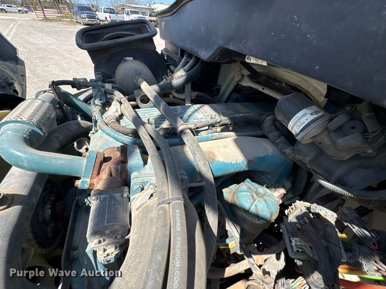 image for item DO0779 2005 International 4300 digger derrick truck