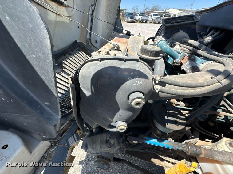 image for item DO0779 2005 International 4300 digger derrick truck