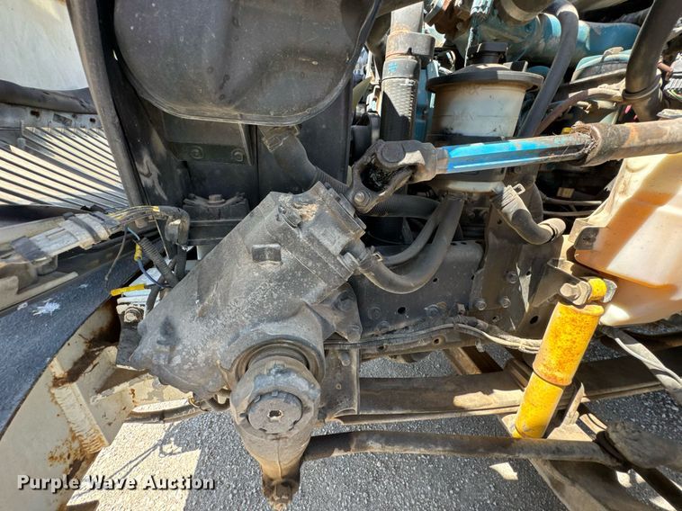 image for item DO0779 2005 International 4300 digger derrick truck