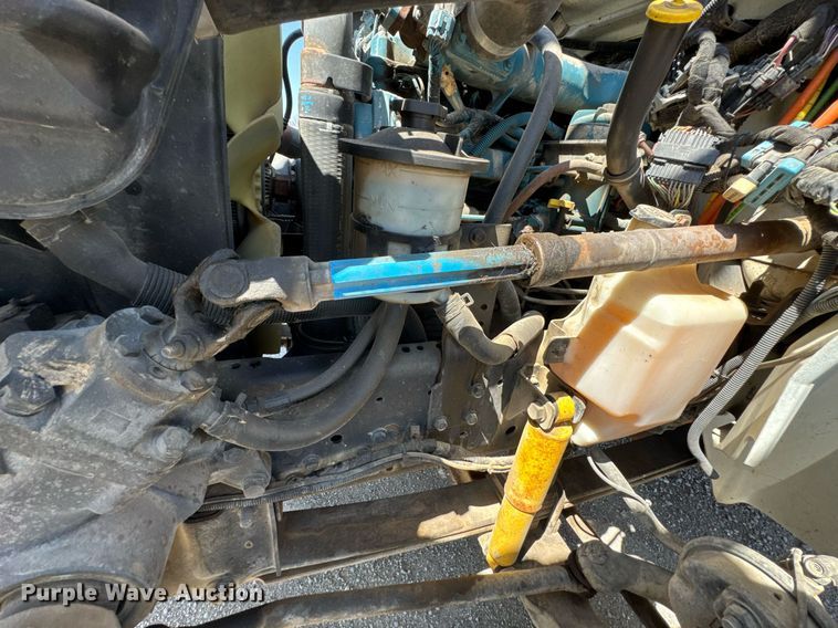 image for item DO0779 2005 International 4300 digger derrick truck