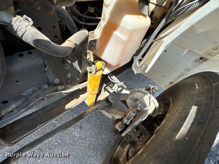 image for item DO0779 2005 International 4300 digger derrick truck