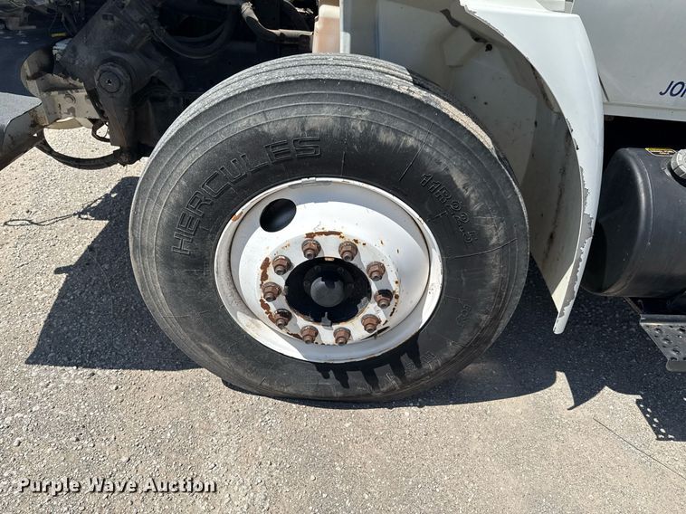 image for item DO0779 2005 International 4300 digger derrick truck