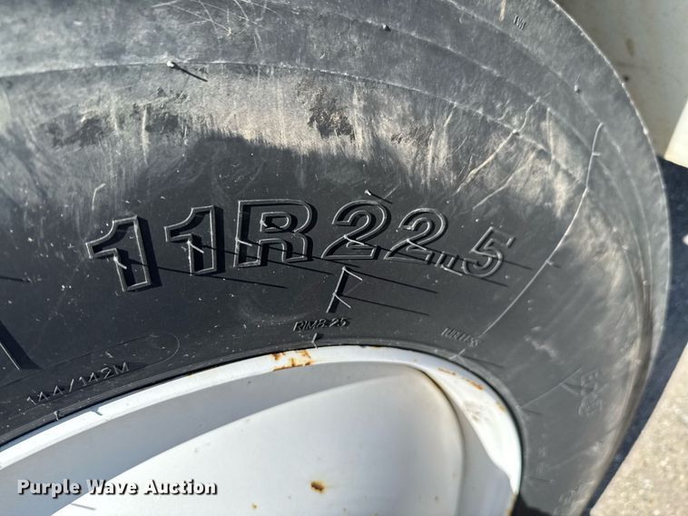 image for item DO0779 2005 International 4300 digger derrick truck