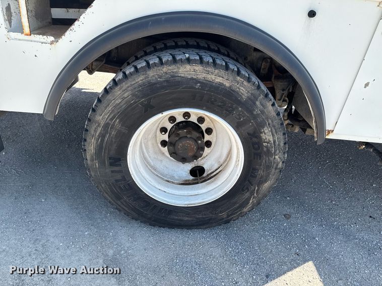 image for item DO0779 2005 International 4300 digger derrick truck