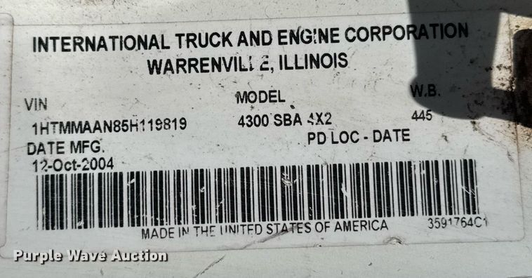 image for item DO0779 2005 International 4300 digger derrick truck