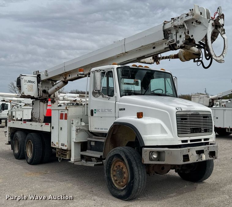 image for item DO0780 2002 Freightliner FL80 digger derrick truck