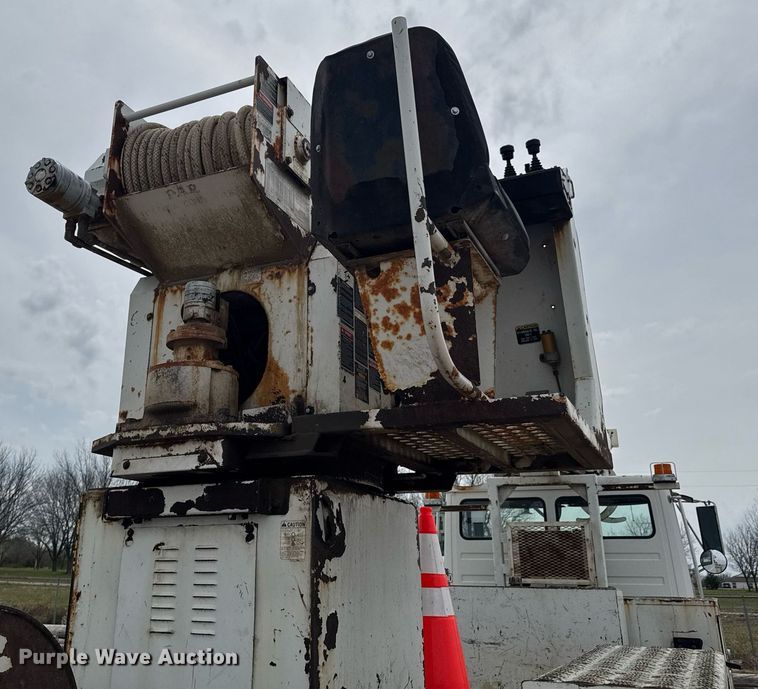 image for item DO0780 2002 Freightliner FL80 digger derrick truck