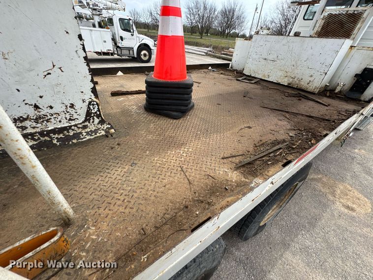 image for item DO0780 2002 Freightliner FL80 digger derrick truck