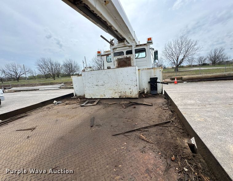 image for item DO0780 2002 Freightliner FL80 digger derrick truck