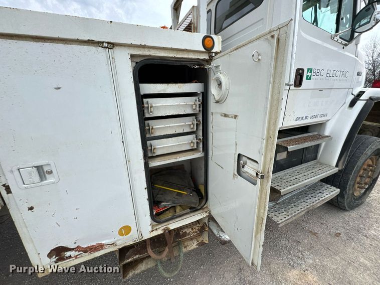 image for item DO0780 2002 Freightliner FL80 digger derrick truck