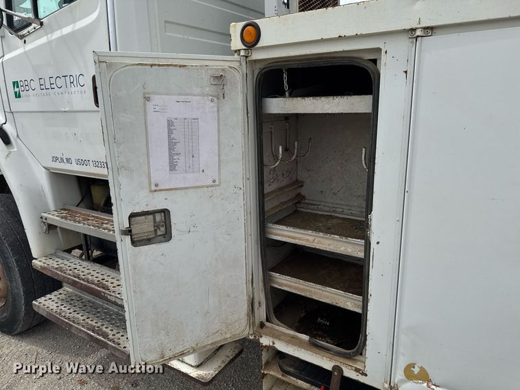 image for item DO0780 2002 Freightliner FL80 digger derrick truck