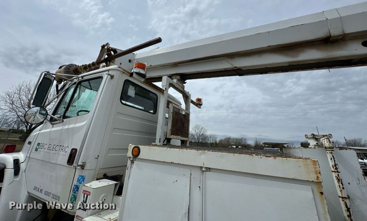 image for item DO0780 2002 Freightliner FL80 digger derrick truck