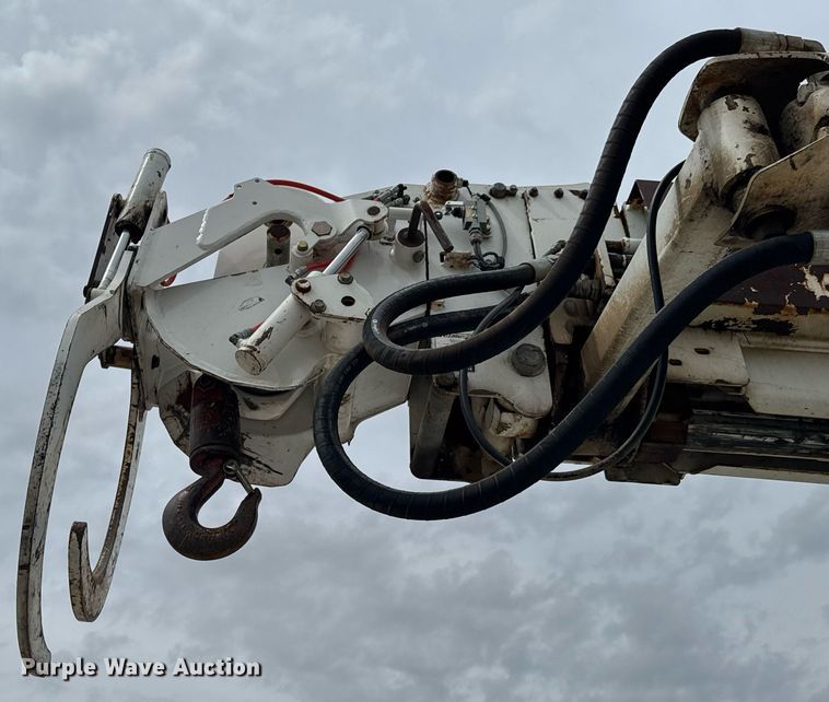 image for item DO0780 2002 Freightliner FL80 digger derrick truck