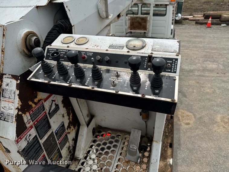 image for item DO0780 2002 Freightliner FL80 digger derrick truck