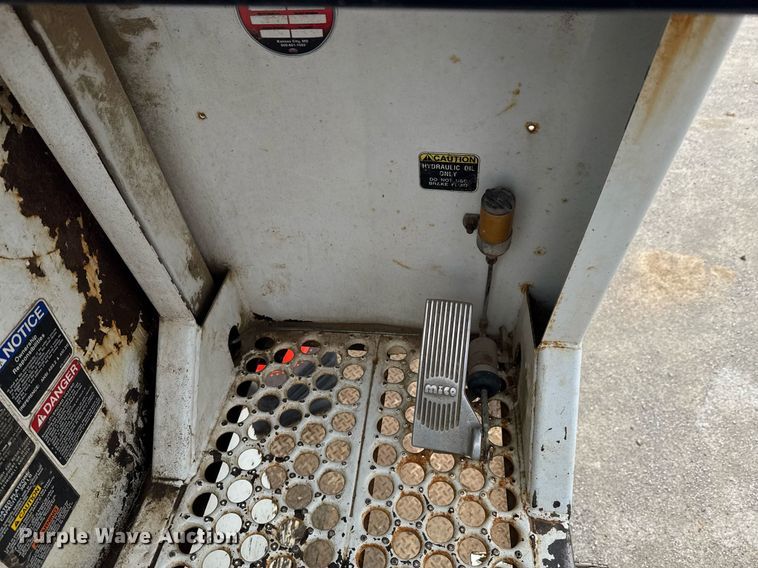 image for item DO0780 2002 Freightliner FL80 digger derrick truck