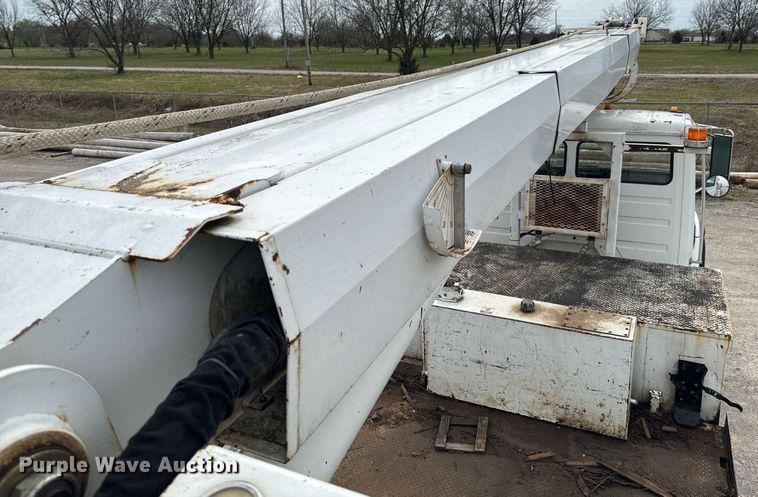 image for item DO0780 2002 Freightliner FL80 digger derrick truck