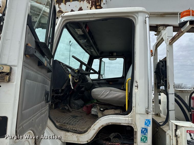 image for item DO0780 2002 Freightliner FL80 digger derrick truck