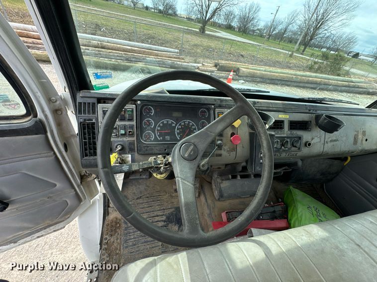 image for item DO0780 2002 Freightliner FL80 digger derrick truck