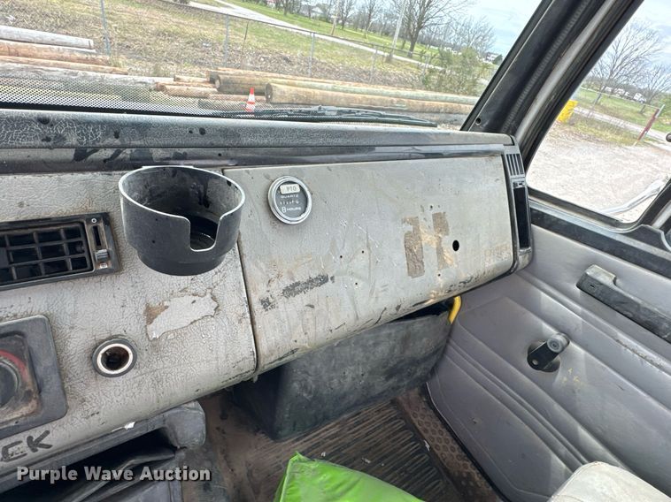 image for item DO0780 2002 Freightliner FL80 digger derrick truck