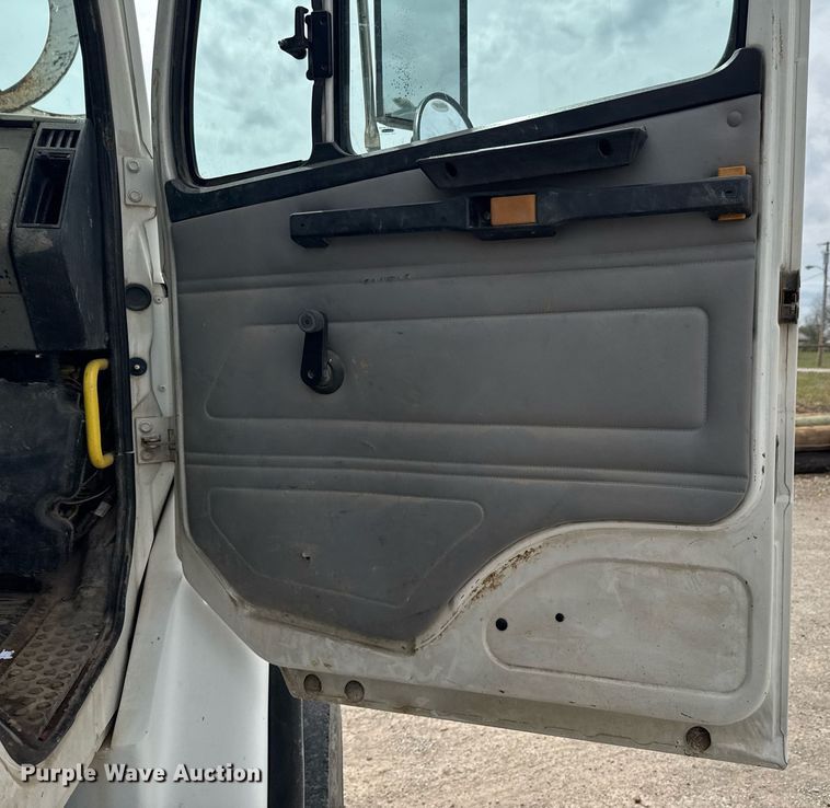 image for item DO0780 2002 Freightliner FL80 digger derrick truck