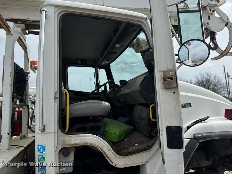 image for item DO0780 2002 Freightliner FL80 digger derrick truck