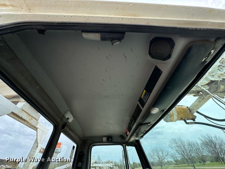 image for item DO0780 2002 Freightliner FL80 digger derrick truck