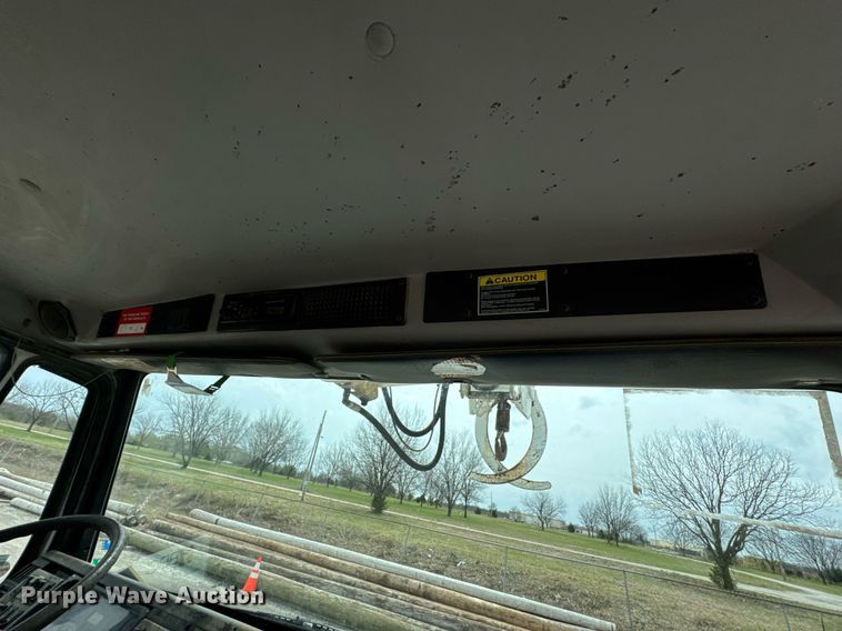 image for item DO0780 2002 Freightliner FL80 digger derrick truck