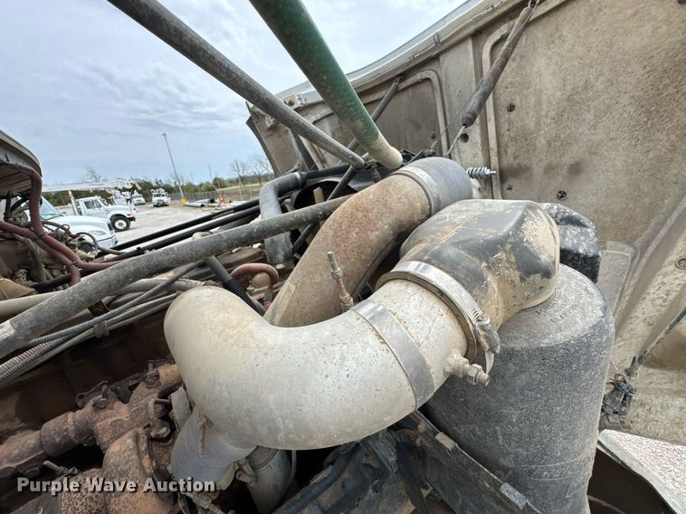 image for item DO0780 2002 Freightliner FL80 digger derrick truck