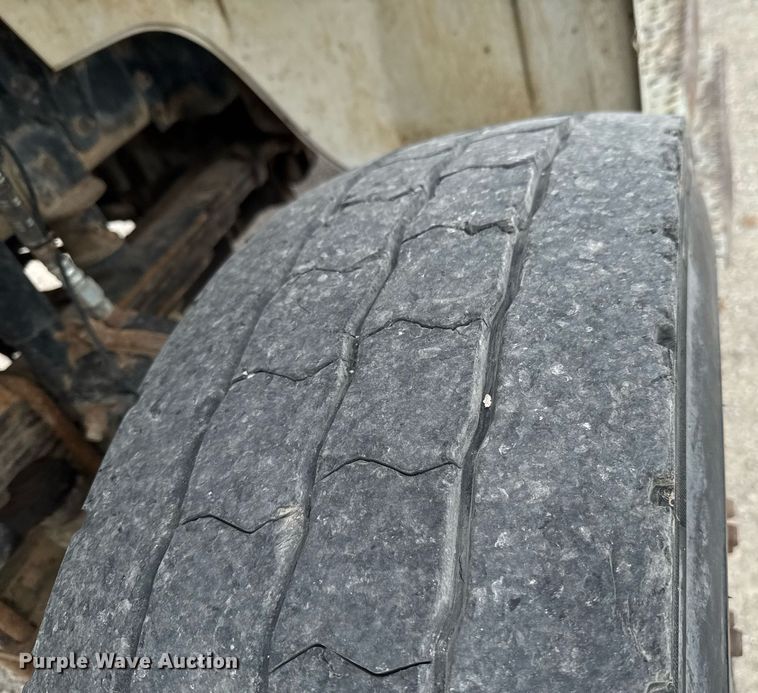 image for item DO0780 2002 Freightliner FL80 digger derrick truck