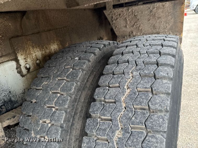 image for item DO0780 2002 Freightliner FL80 digger derrick truck