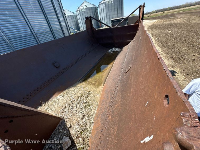 image for item DO0805 1975 Peterbilt 359A dump truck