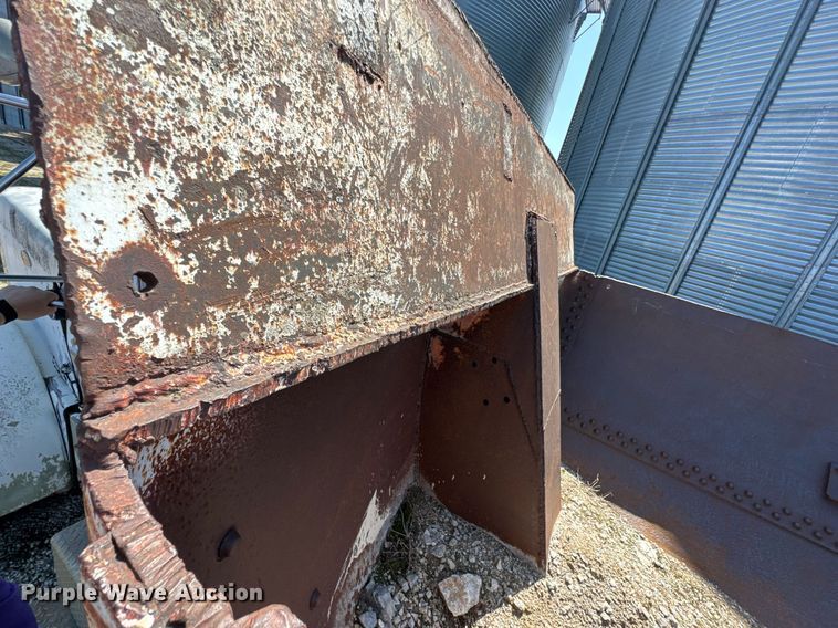 image for item DO0805 1975 Peterbilt 359A dump truck