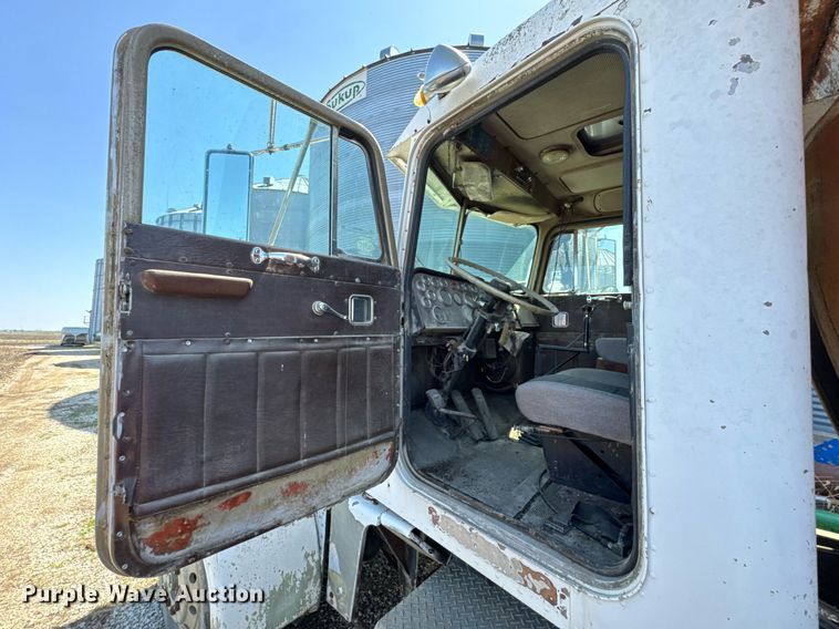 image for item DO0805 1975 Peterbilt 359A dump truck