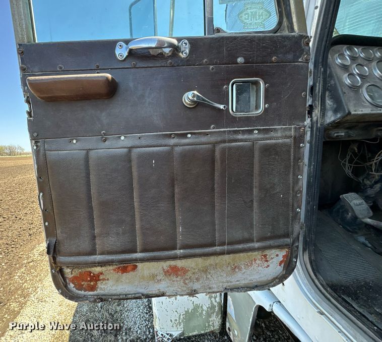 image for item DO0805 1975 Peterbilt 359A dump truck