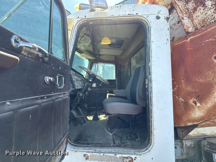 image for item DO0805 1975 Peterbilt 359A dump truck