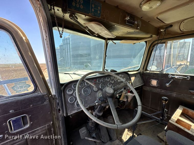 image for item DO0805 1975 Peterbilt 359A dump truck