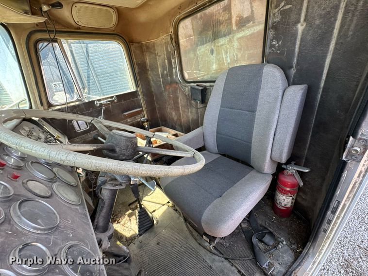 image for item DO0805 1975 Peterbilt 359A dump truck