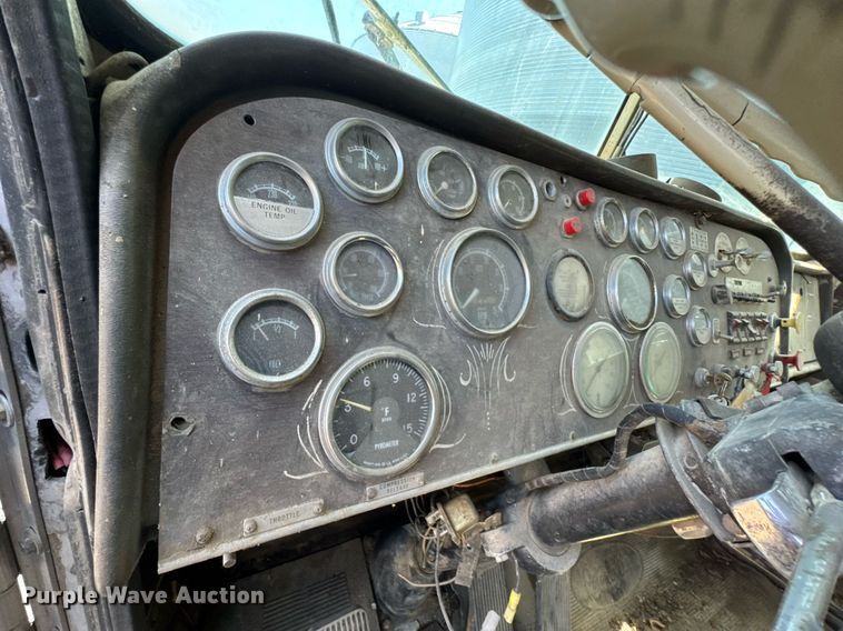 image for item DO0805 1975 Peterbilt 359A dump truck