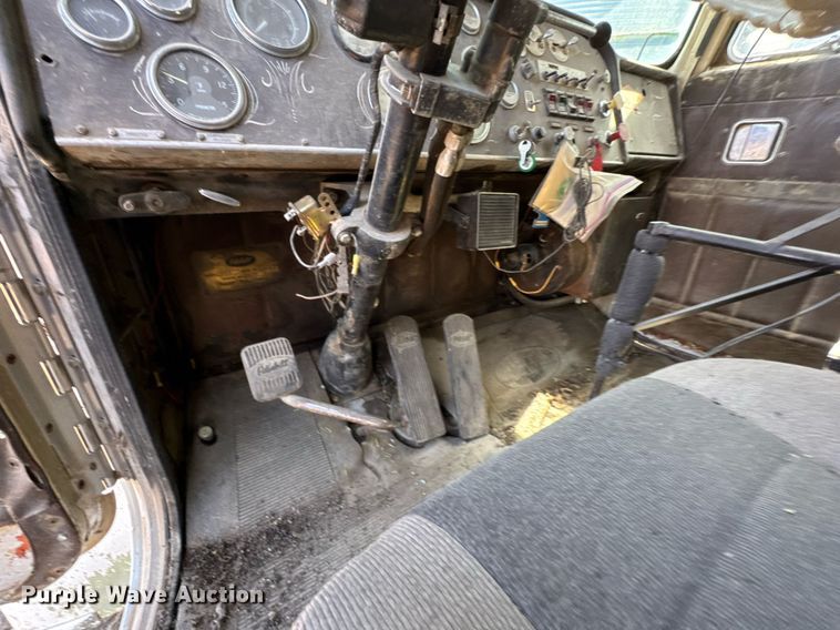 image for item DO0805 1975 Peterbilt 359A dump truck