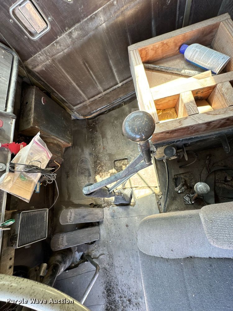 image for item DO0805 1975 Peterbilt 359A dump truck