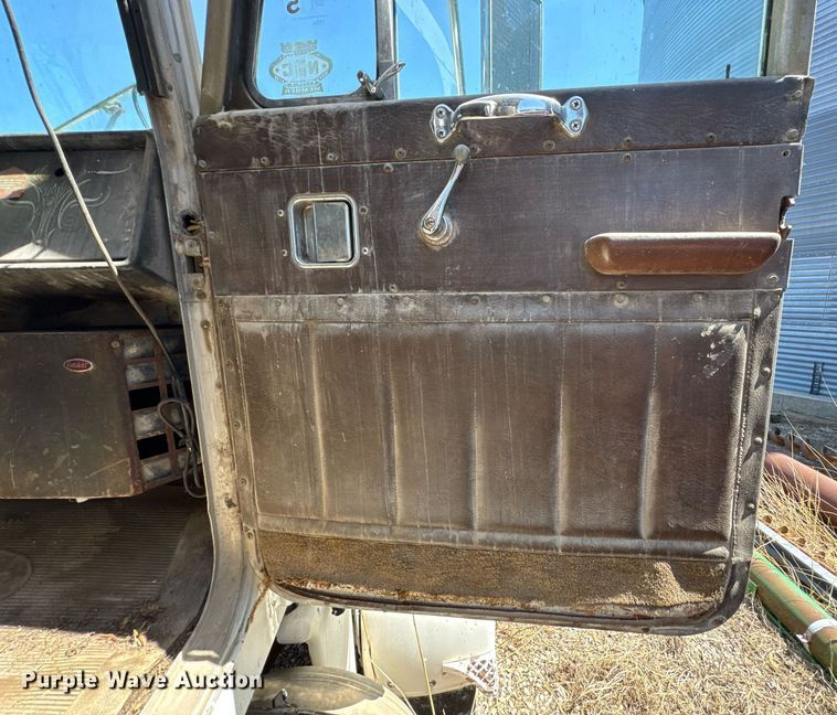 image for item DO0805 1975 Peterbilt 359A dump truck