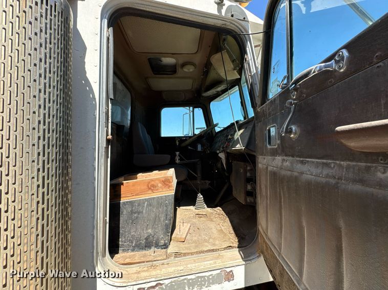 image for item DO0805 1975 Peterbilt 359A dump truck