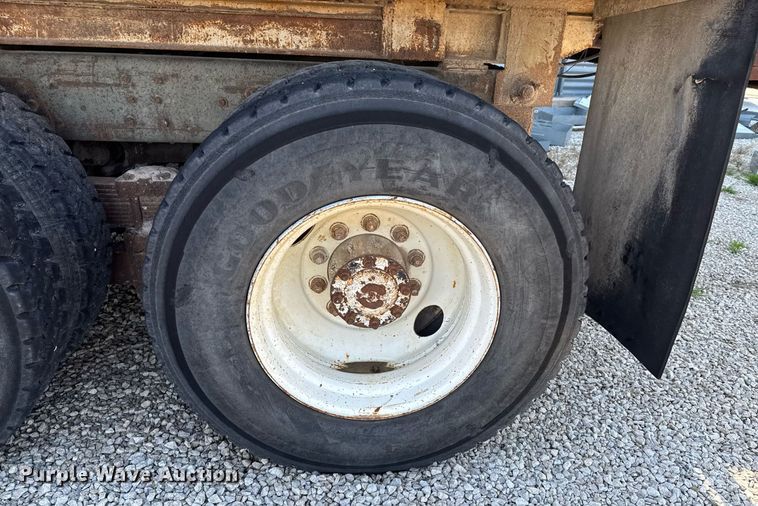 image for item DO0805 1975 Peterbilt 359A dump truck