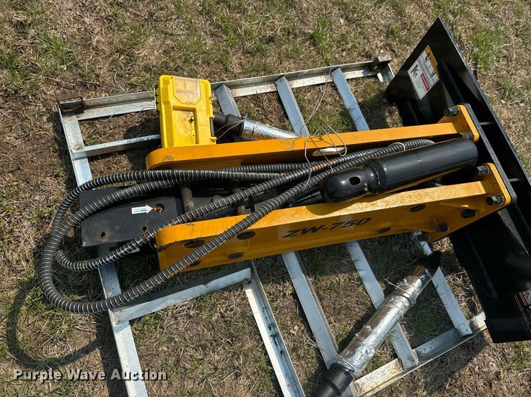 image for item DO0832 2024 Wolverine CB-11-750F skid steer breaker