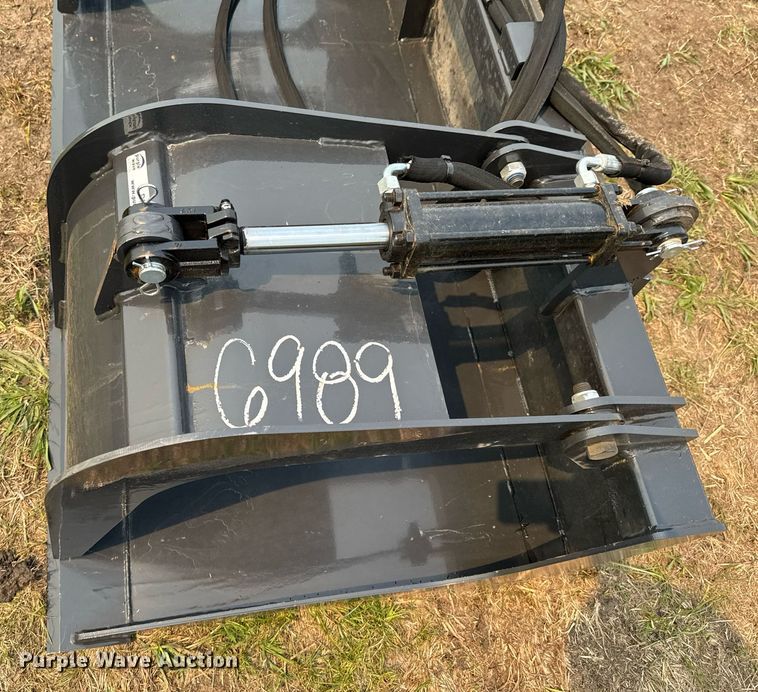 image for item DO0835 2023 Wolverine GB-11-72W skid steer grapple bucket