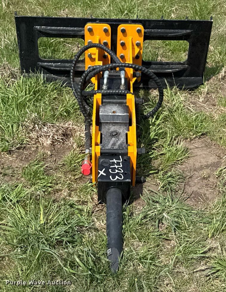 image for item DO0861 2024 Future FT-P680 skid steer breaker